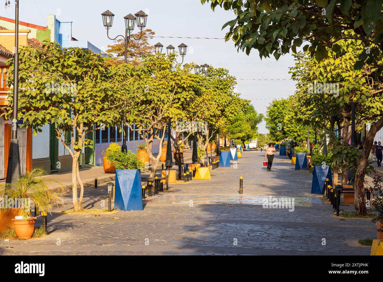 Granada, Nicaragua - March 20, 2024: Callle la Calzada colorful street ...
