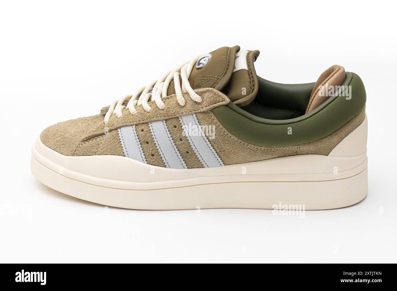 adidas gazelle silver green womens adidas Campus Light Bad Bunny Wild Moss Taglia 45 1/3 (Usate)