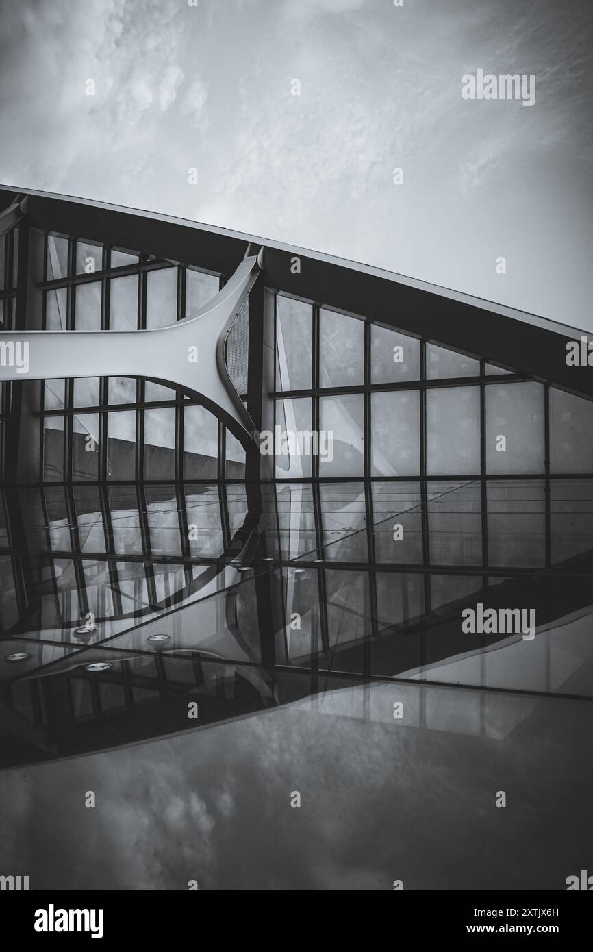 Modern building black white hi-res stock photography and images - Alamy
