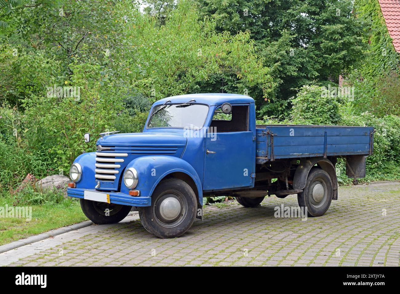 18.08.2017 Framo Pritsche Deutschland/ Sachsen Anhalt/ Altmark/ Altmarkkreis Salzwedel/ Hilmsen/ Framo V901 Pritsche/ Kleintransporter/ Baujahr 1952/ 3 Zylinder Zweitaktmotor/ 901ccm/ 24 PS/ 18 KW *** 18 08 2017 Framo flatbed Germany Saxony Anhalt Altmark Altmarkkreis Salzwedel Hilmsen Framo V901 flatbed van year 1952 3 cylinder two-stroke engine 901cc 24 hp 18 KW Stock Photo