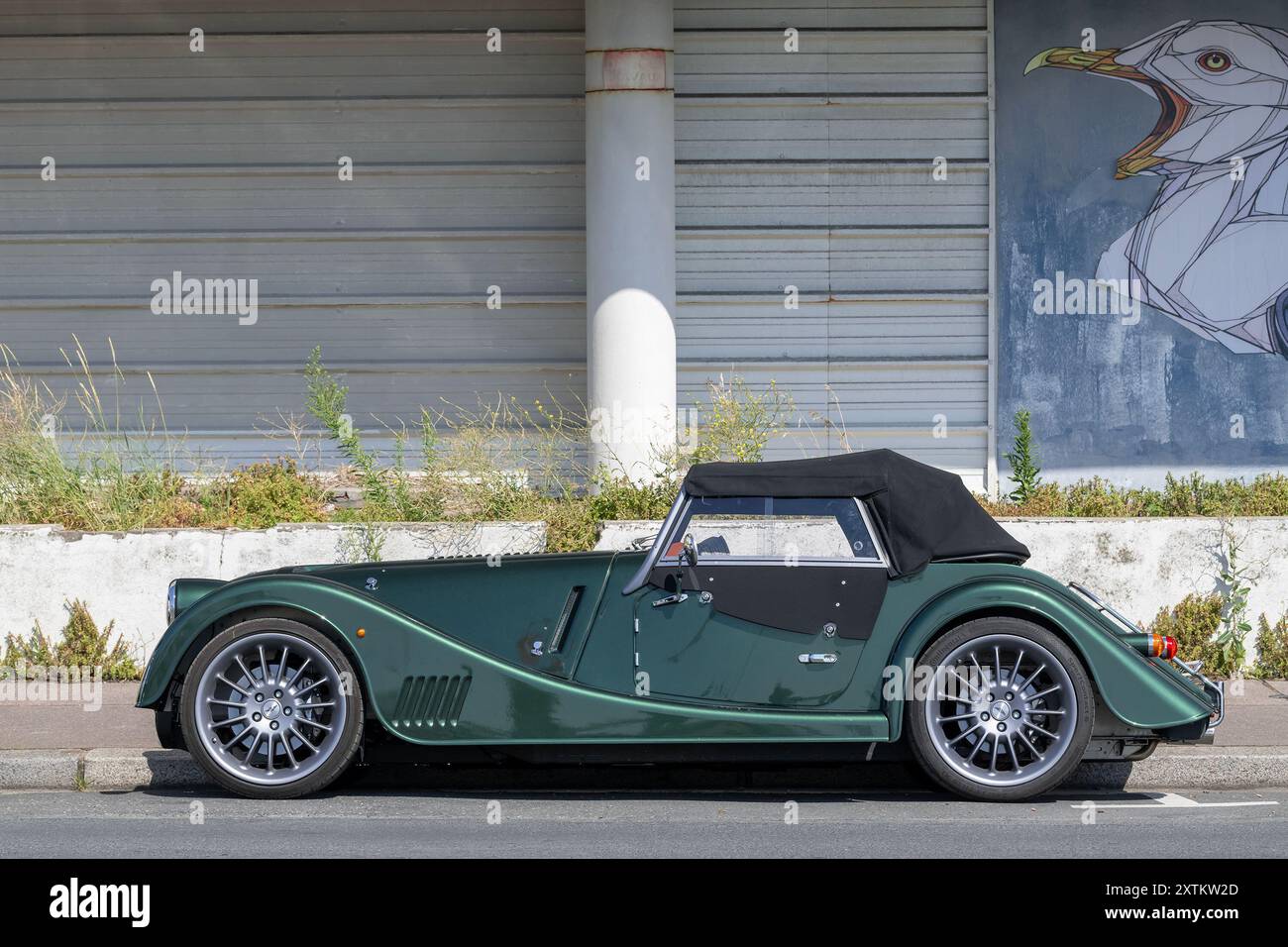 Green morgan car hi-res stock photography and images - Alamy