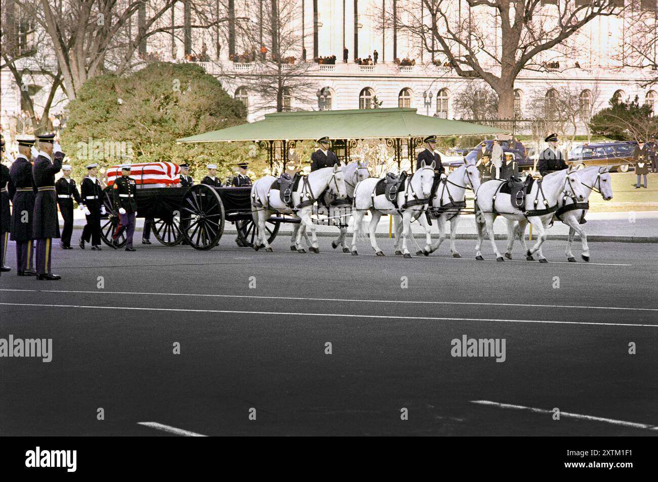 Funeral De Lyndon Johnson Lady Bird Johnson Buried Next To LBJ At Horse Drawn Caisson In Funeral Procession Funeral Of Former Us President Lyndon Johnson Washington Dc Usa Frank Wolfe January 24 1973 2XTM1F1