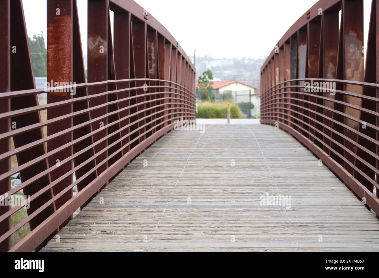 Wood rustic railing hi-res stock photography and images - Alamy