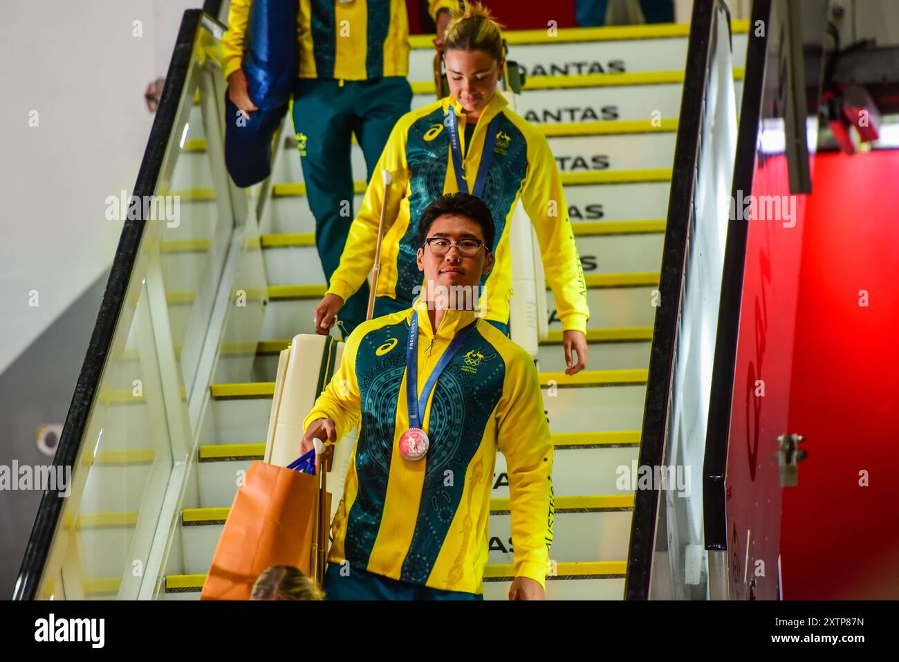 Welcome home airport hi-res stock photography and images - Page 3 - Alamy, image size:1300x957