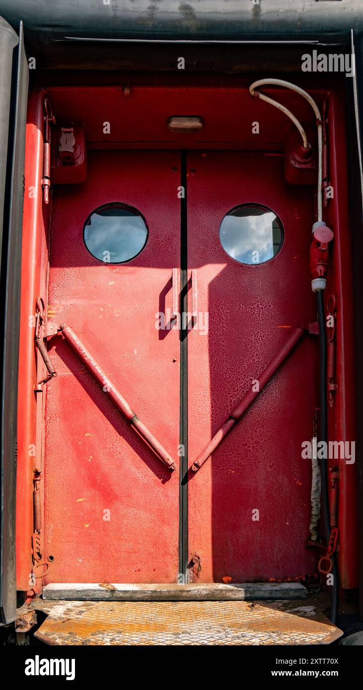 Vintage train door hi-res stock photography and images - Alamy