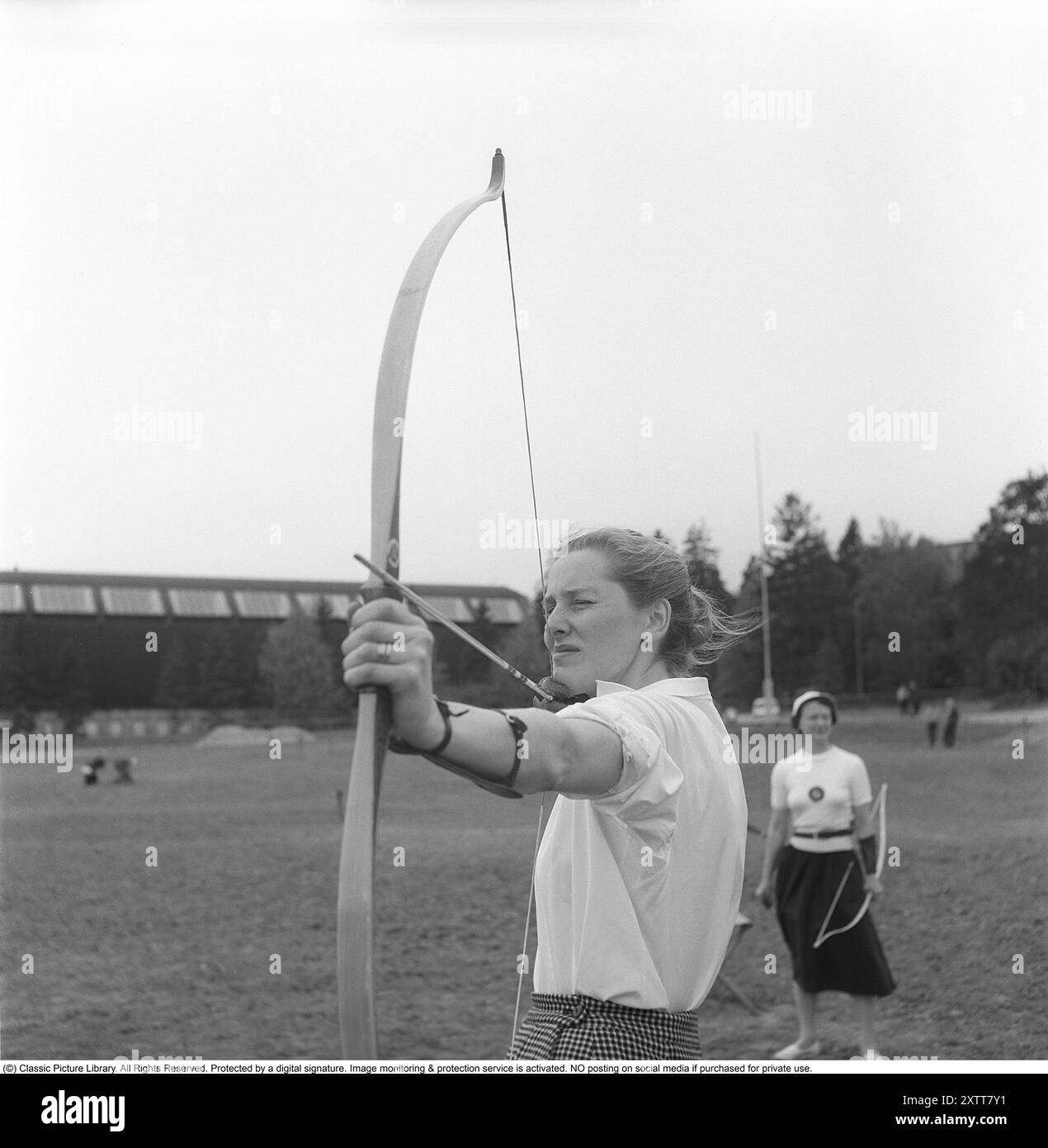1950s archery archer bow arrow hi-res stock photography and images - Alamy