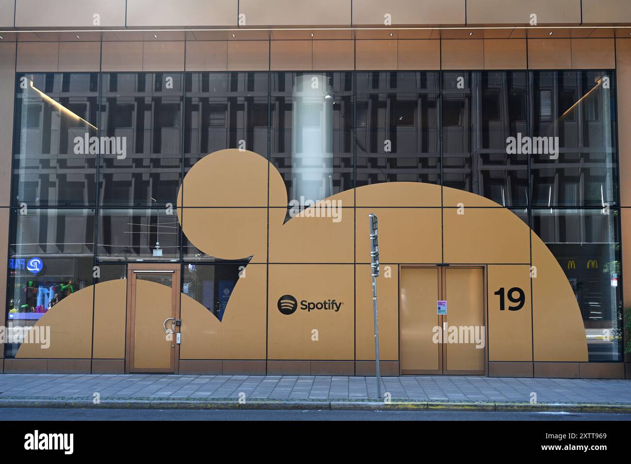 Spotify Buildig Spotify logo building hi-res stock photography and images - Alamy