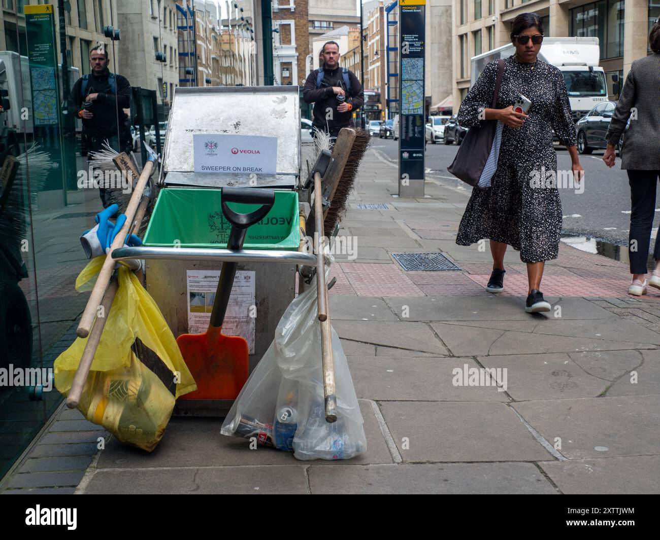 Sign Sweeper Cleaner city on break hi-res stock photography and images - Alamy