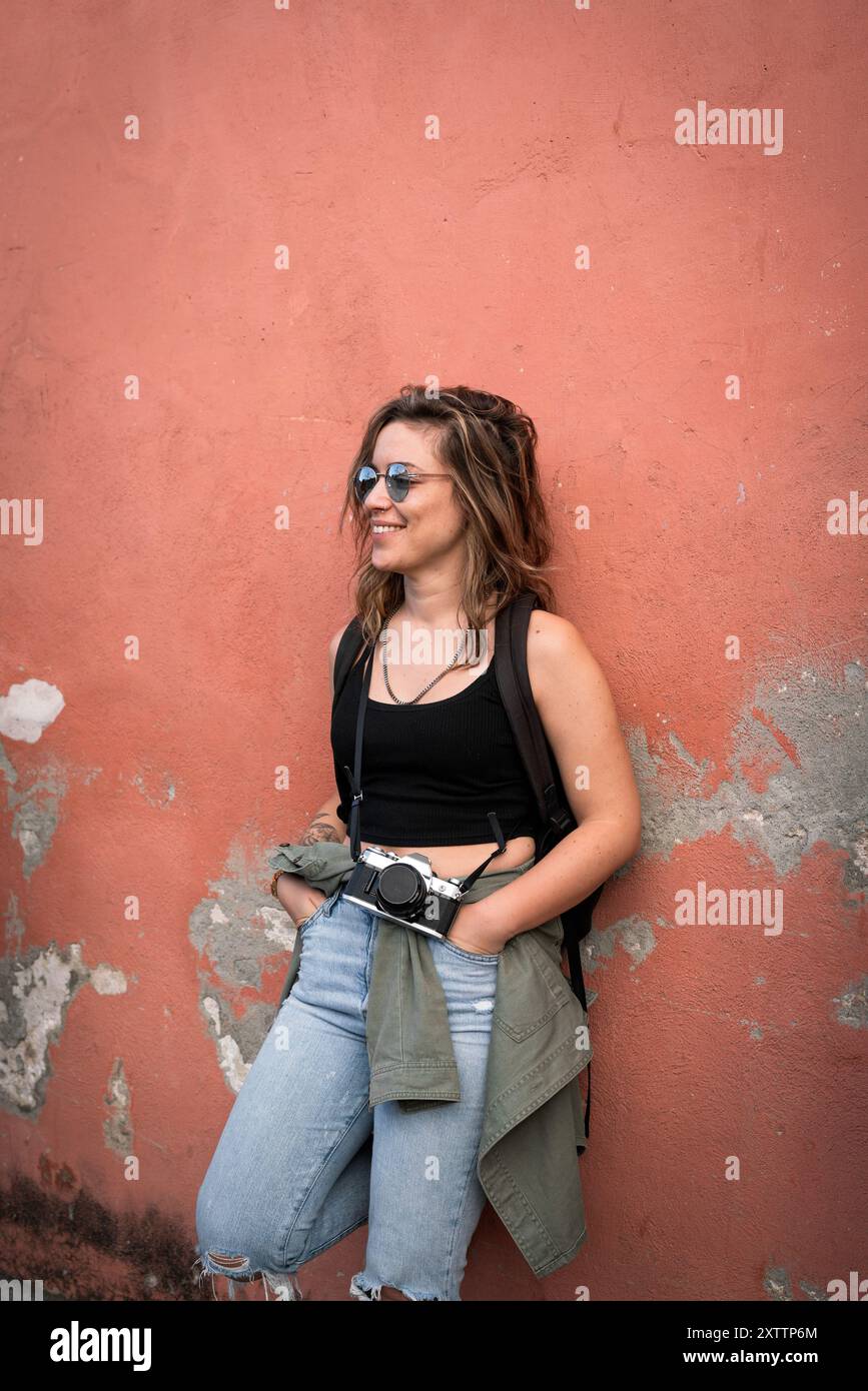 Woman explorer vintage hi-res stock photography and images - Alamy
