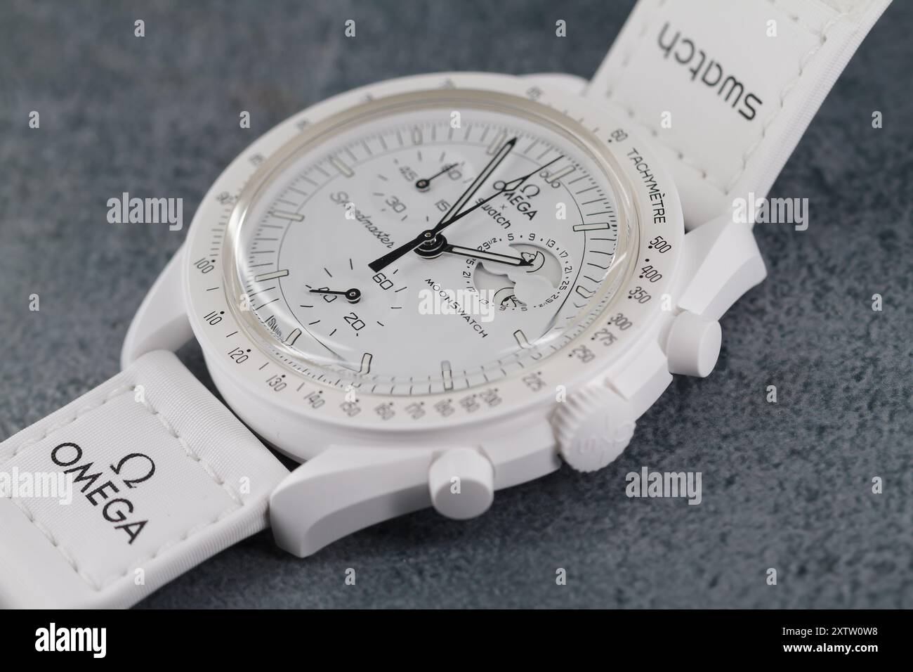 OMEGA x SWATCH MOONPHASE ホワイト New Release: Omega X Swatch MoonSwatch Mission To The