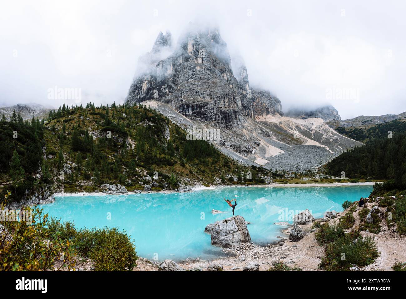 Turquoise alpine lake hi-res stock photography and images - Alamy