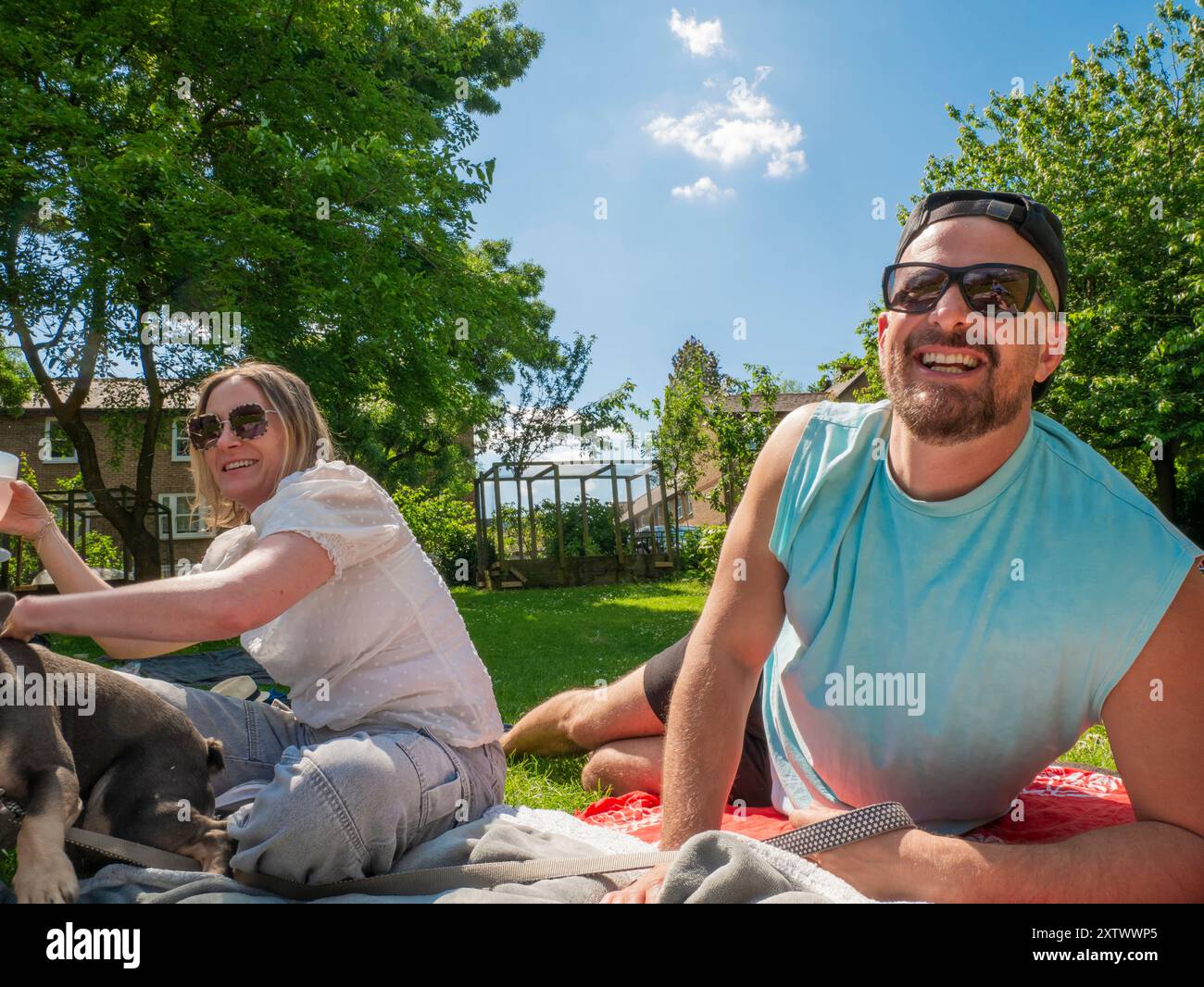 Lush green park hi-res stock photography and images - Alamy