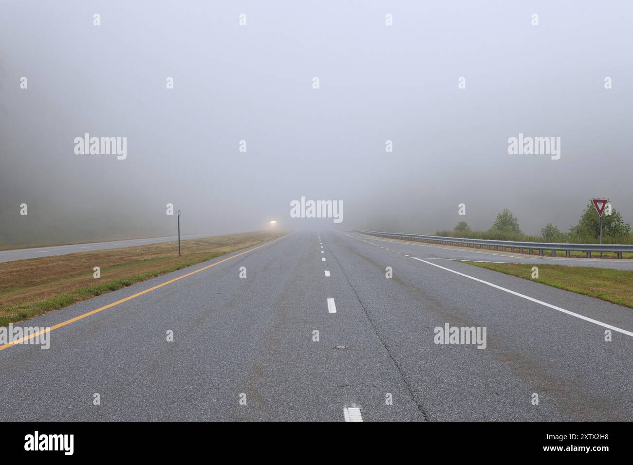 Hazy road hi-res stock photography and images - Alamy