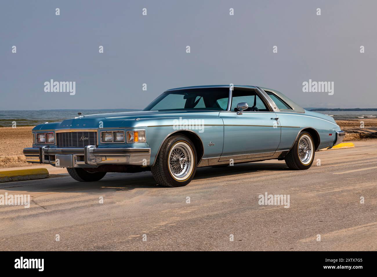 1976 Buick Riviera on pavement Stock Photo - Alamy