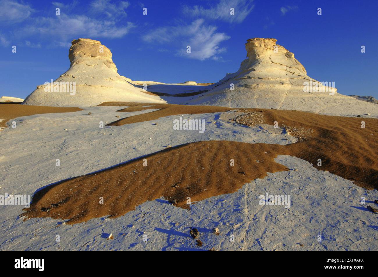 Egypt, White Desert, bizarre sandstone cliffs, Middle East, Africa ...