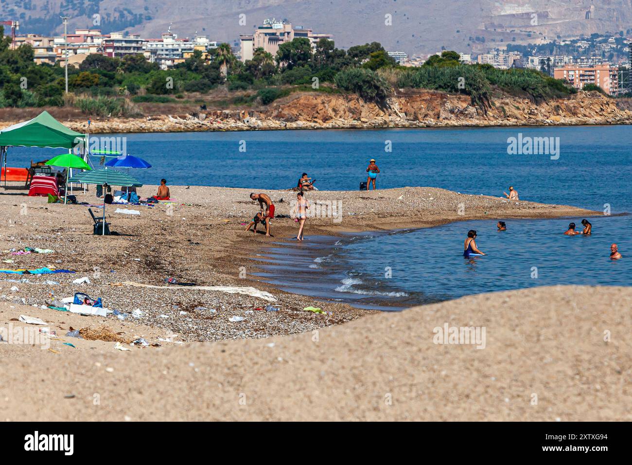 Spiaggia media hi-res stock photography and images - Alamy