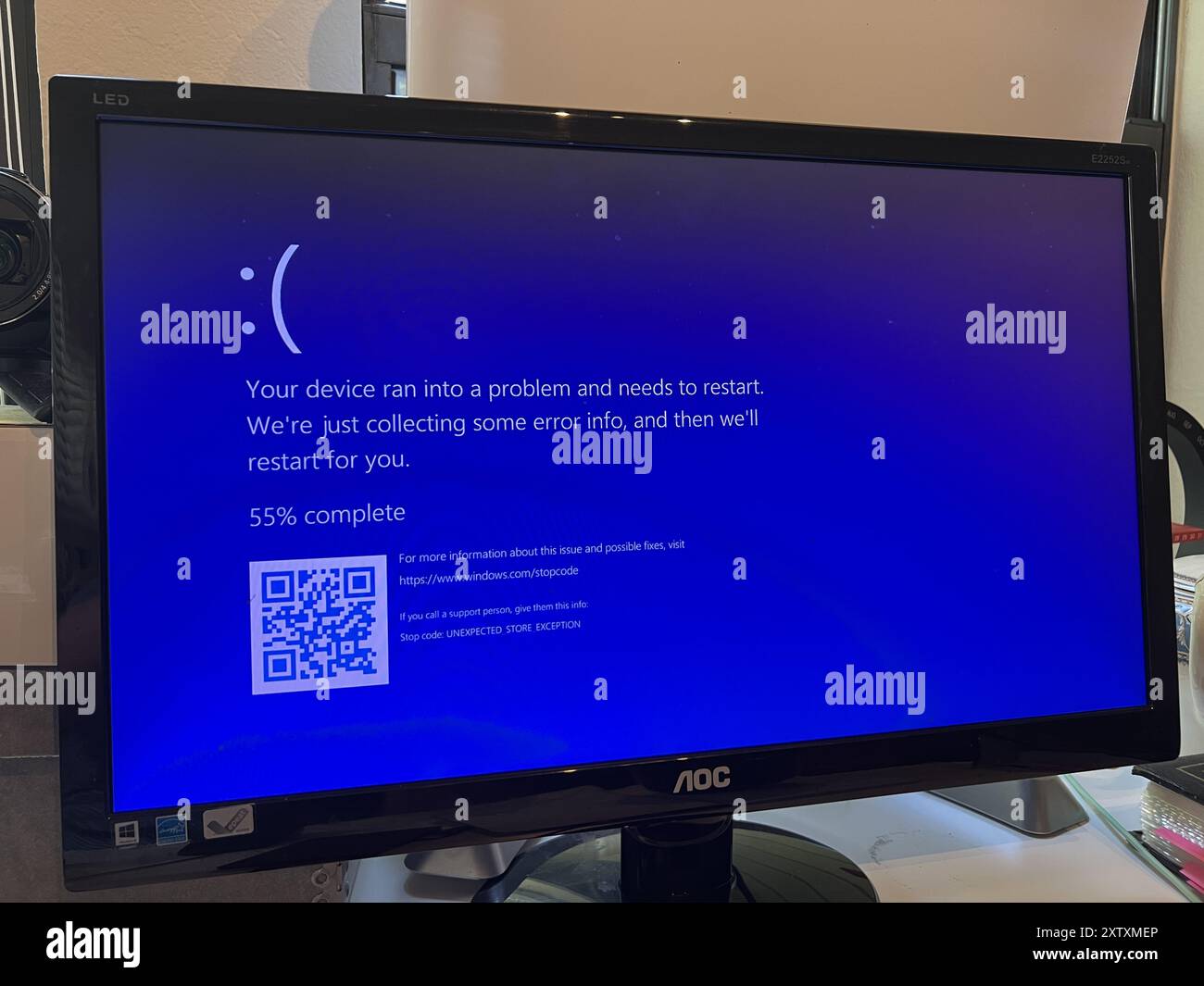 Computer windows screen photo hi-res stock photography and images - Alamy