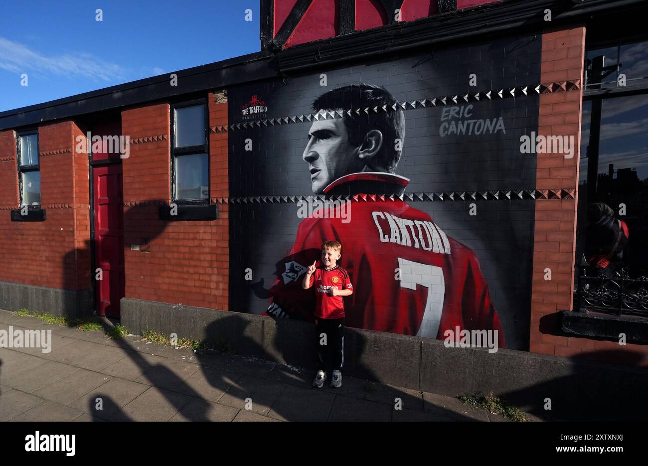ERIC CANTONA  写真パネル Amazon.co.jp: Eric Cantona – Manchester United署名