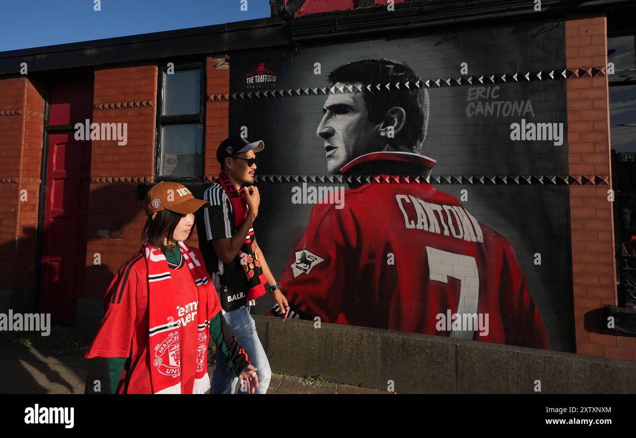 Eric cantona mural hi-res stock photography and images - Alamy