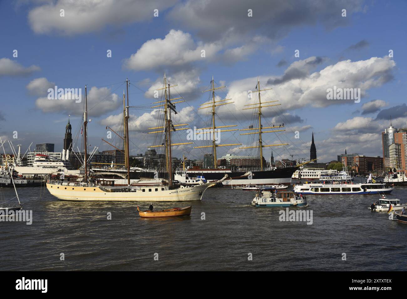 Europe, Germany, Hanseatic City of Hamburg, harbour, Elbe, arrival ...