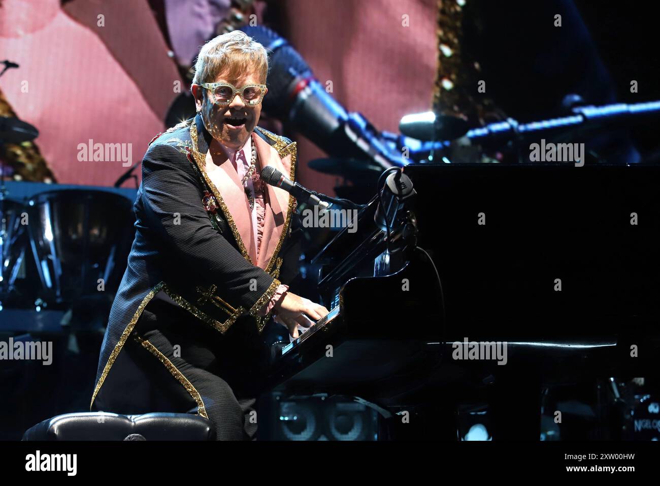 Elton John performs on his "Farewell Yellow Brick Road" tour at Madison(02)