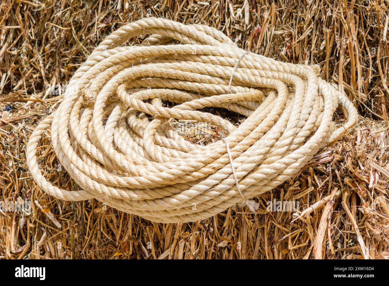 Straw rope hi-res stock photography and images - Alamy