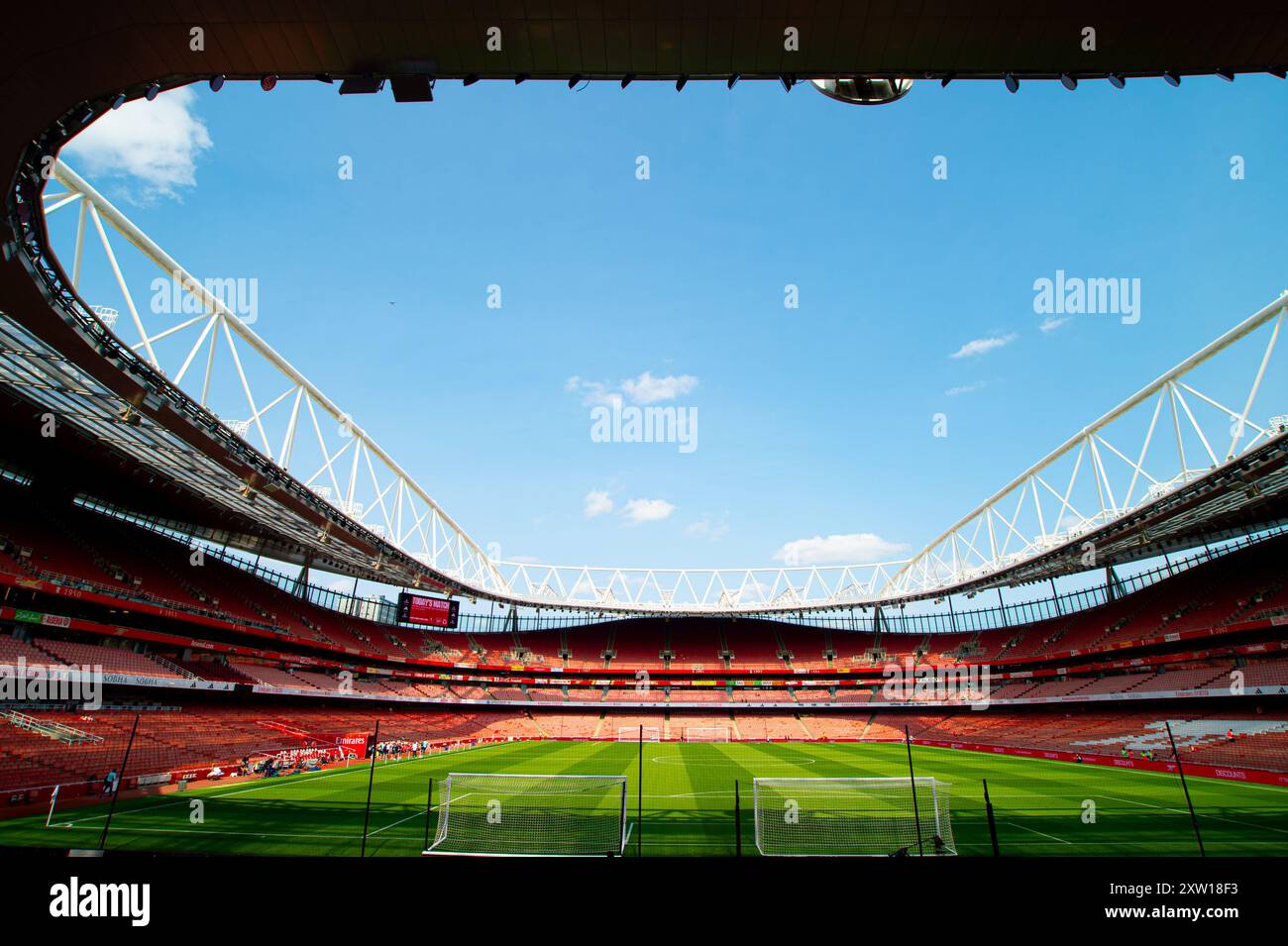 A general view action emirates stadium hi-res stock photography and ...