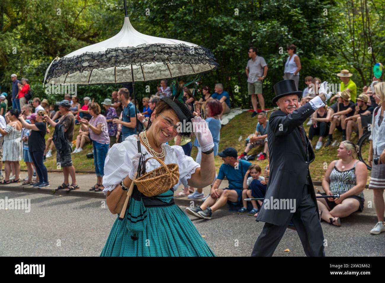 Group of people formal attire hi-res stock photography and images - Alamy