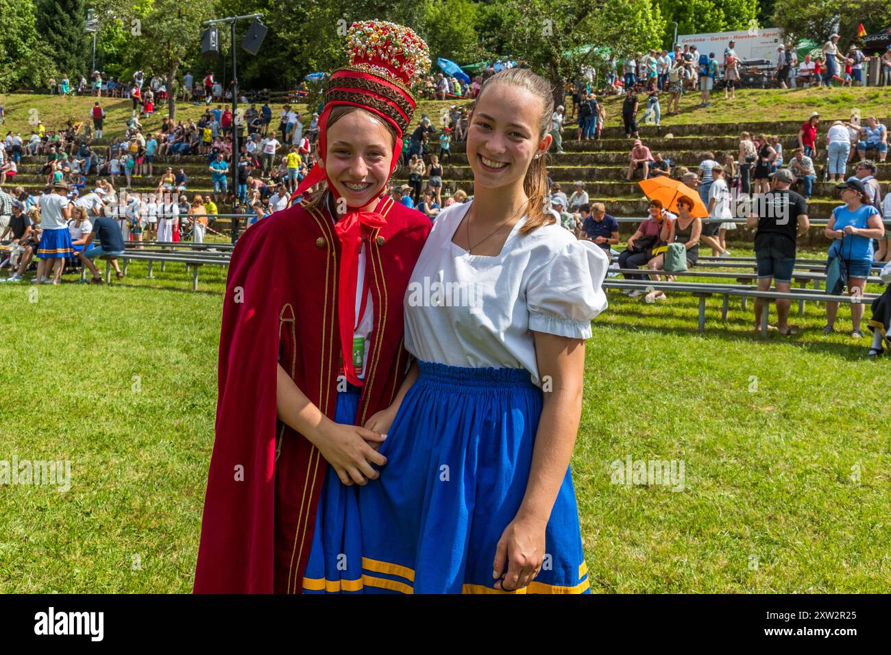 Shepherd Queen 2024 Jana Deufel with her older sister Nele, who is already a trained sheep shearer and represents Germany at international competitions. Two shepherd sisters. The shepherd queen (left) was the fastest at the 2024 Shepherd's Run in Wildber. The other (right) is a participant in the European Sheep Shearing Championships, Wildberg, Baden-Württemberg, Germany Stock Photo
