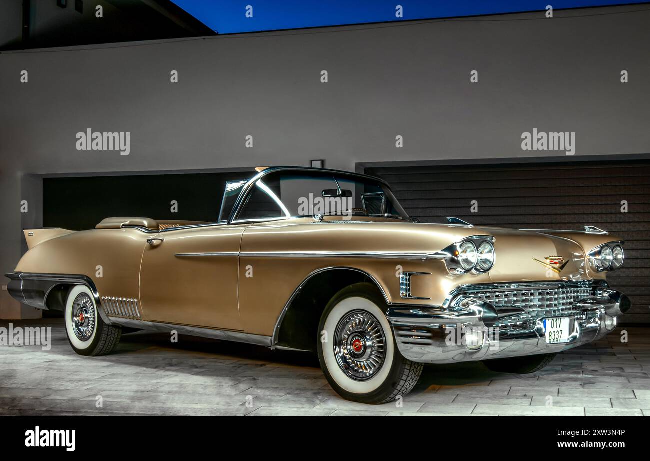 Gold cadillac hi-res stock photography and images - Alamy