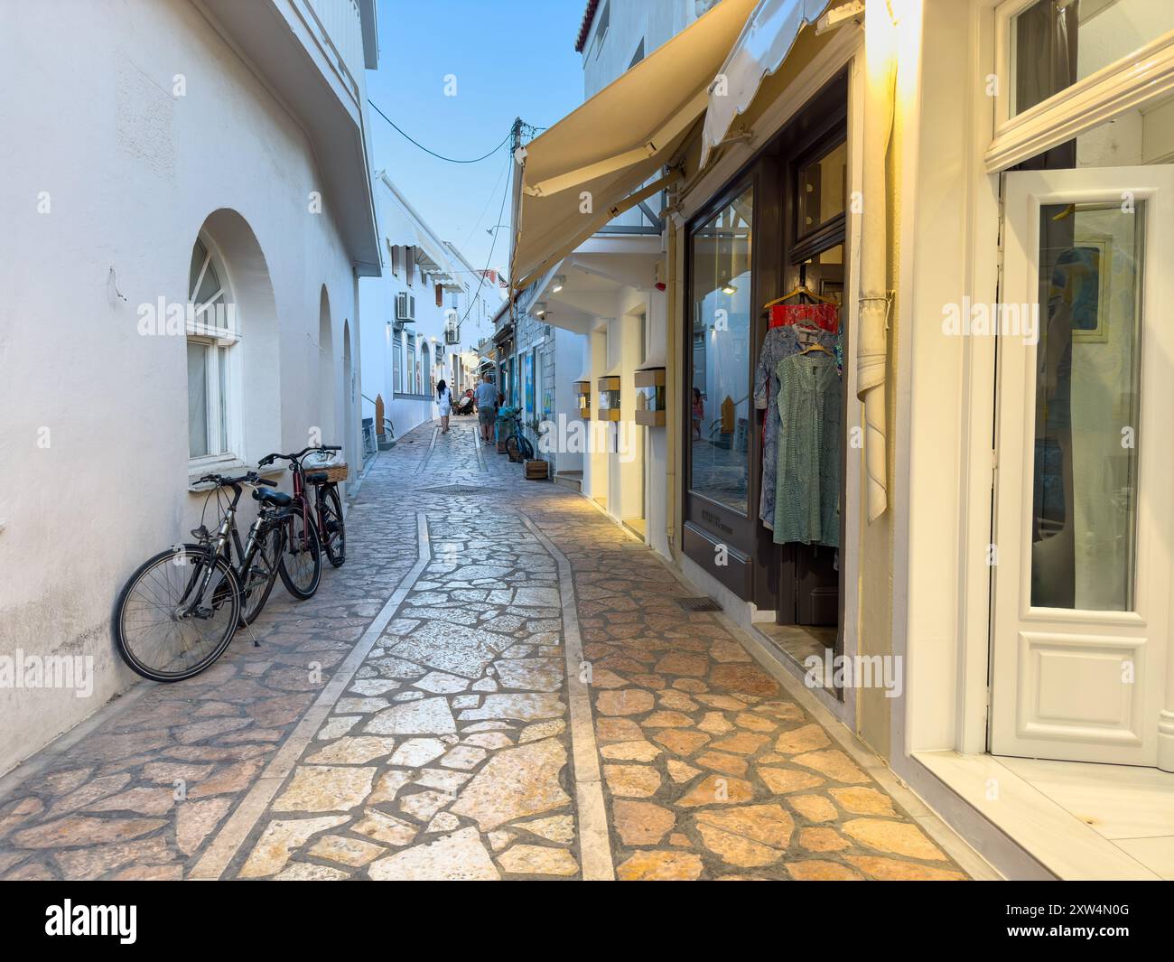 Spetses greece shops hi-res stock photography and images - Alamy