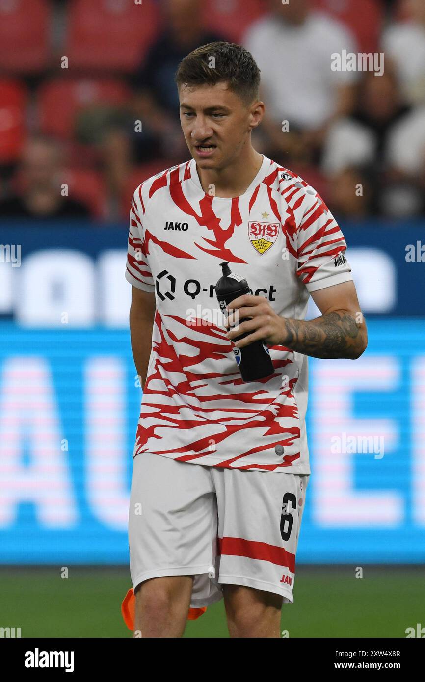 Angelo Stiller ( VFB Stuttgart ) mit Trinkflasche. GER, Bayer 04 Leverkusen vs VFB Stuttgart, Fussball, DFL Supercup Finale, Spielzeit 2024/2025, 17.08.2024 DFL REGULATIONS PROHIBIT ANY USE OF PHOTOGRAPHS AS IMAGE SEQUENCES