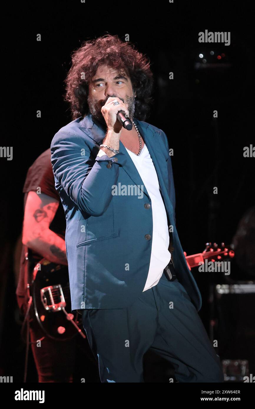 in the photo Renga Stock Photo - Alamy