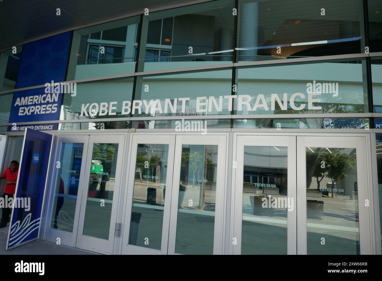 Kobe bryant entrance hi-res stock photography and images - Alamy