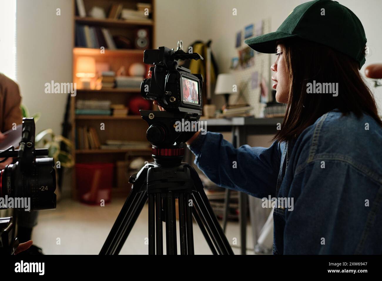 Operational Camera Operating camera on tripod hi-res stock photography and images - Alamy