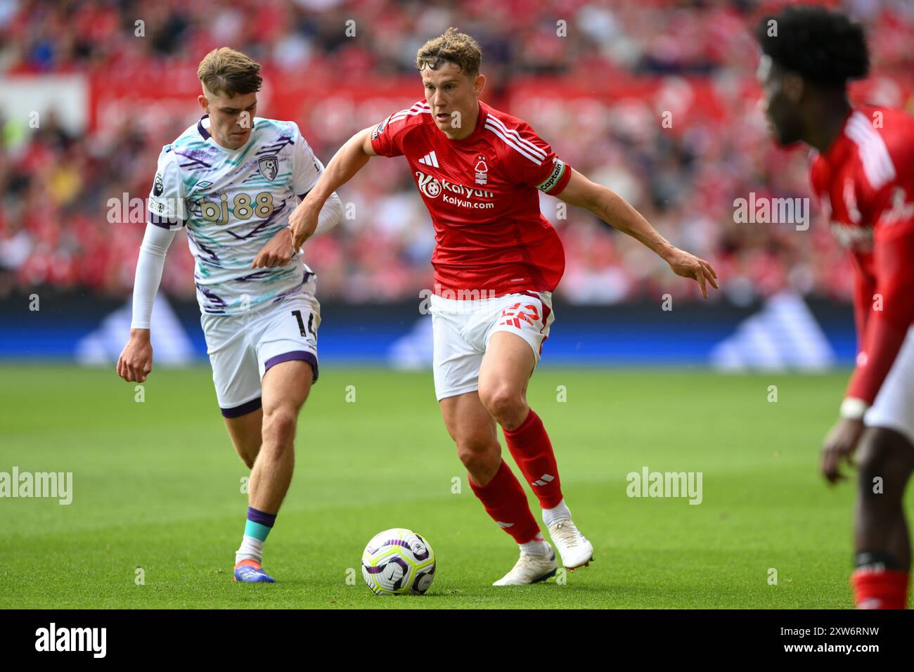 Ryan Yates of Nottingham Forest under pressure from Alex Scott of Bournemouth during the Premier League match between Nottingham Forest and Bournemouth at the City Ground, Nottingham on Saturday 17th August 2024. (Photo: Jon Hobley | MI News) Credit: MI News & Sport /Alamy Live News Stock Photo