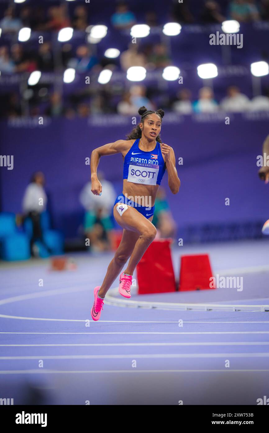 Gabby Scott participating in the 400 meters at the Paris 2024 Olympic ...