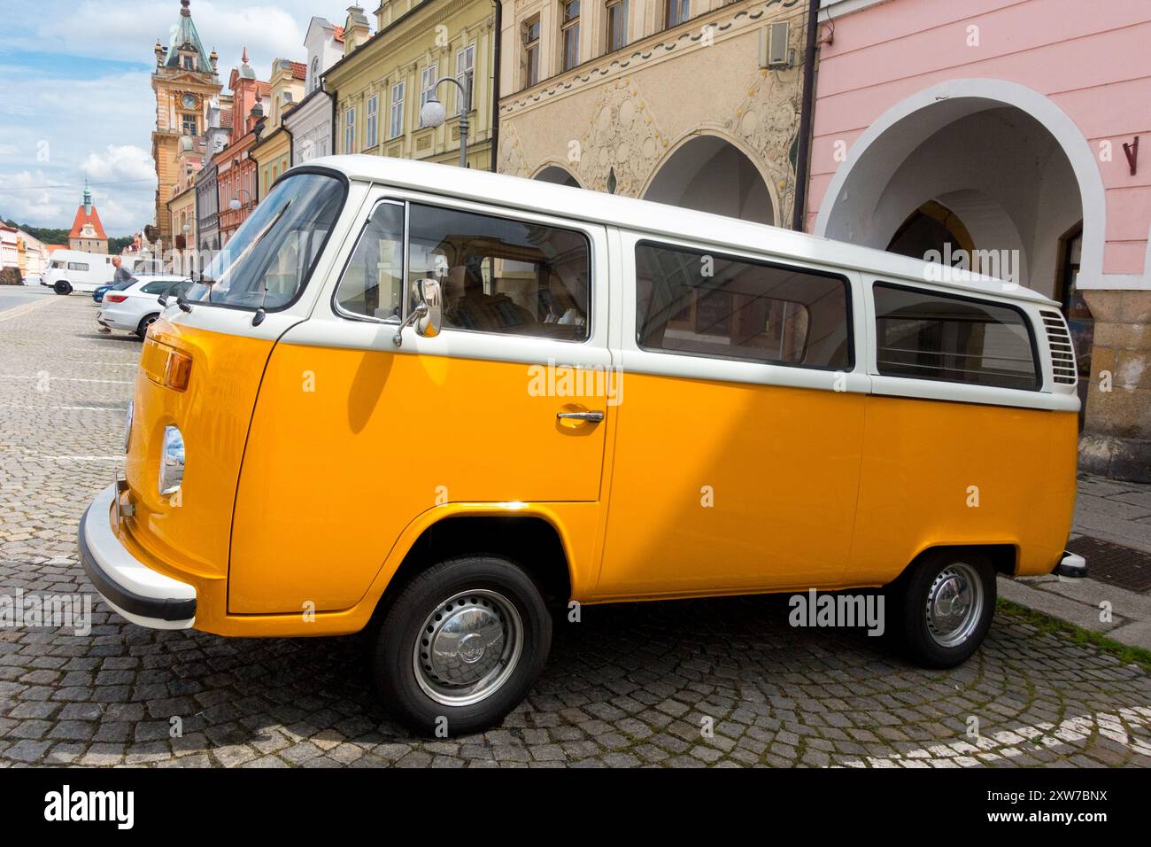 Volkswagen transporter t2 hi-res stock photography and Volkswagen transporter t2 hi-res stock photography and