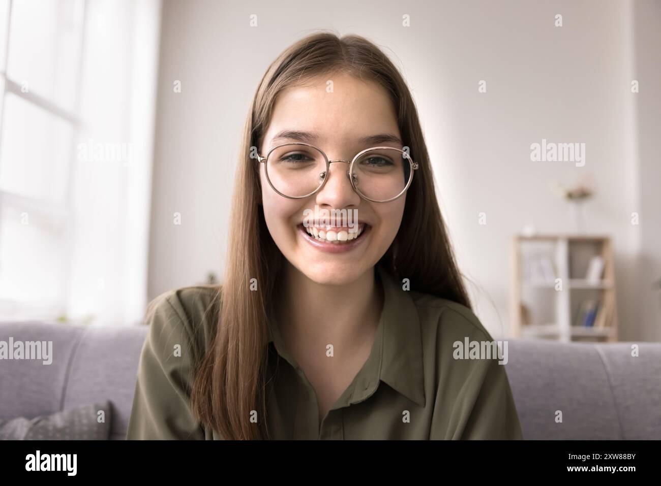 Confident looking teen hi-res stock photography and images - Alamy