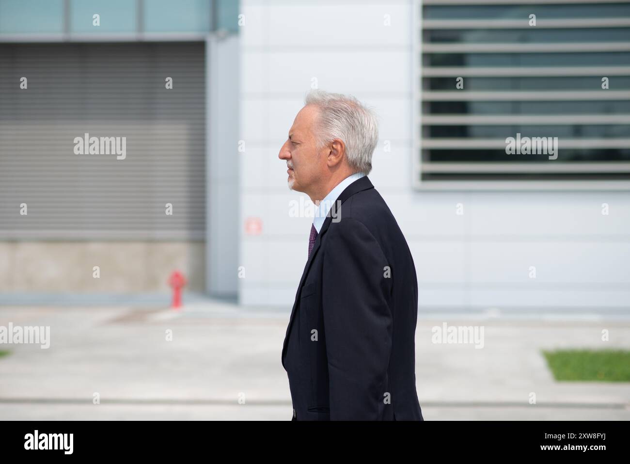 Man walking smart side hi-res stock photography and images - Alamy