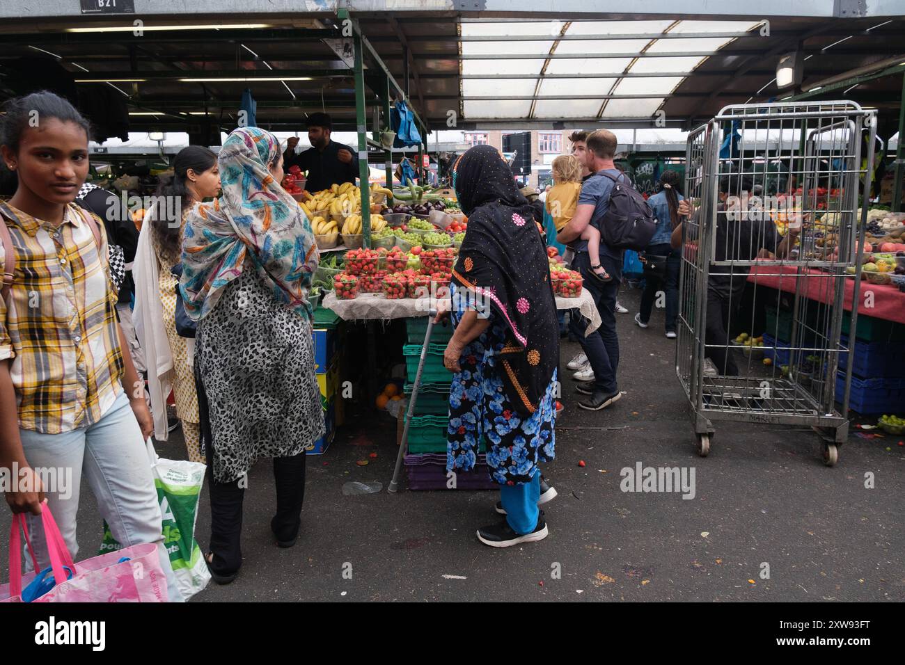 Birmingham indoor rag market hi-res stock photography and images - Alamy