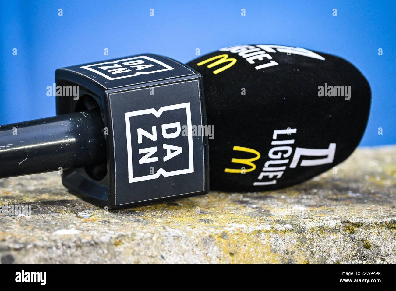 Le Havre, France, France. 16th Aug, 2024. Illustration of the microphone with the official Ligue 1 McDonald's and DAZN logo during the Ligue 1 match between Le Havre AC and Paris Saint-Germain (PSG) at Oceane Stadium on August 16, 2024 in Le Havre, France. (Credit Image: © Matthieu Mirville/ZUMA Press Wire) EDITORIAL USAGE ONLY! Not for Commercial USAGE! Stock Photo