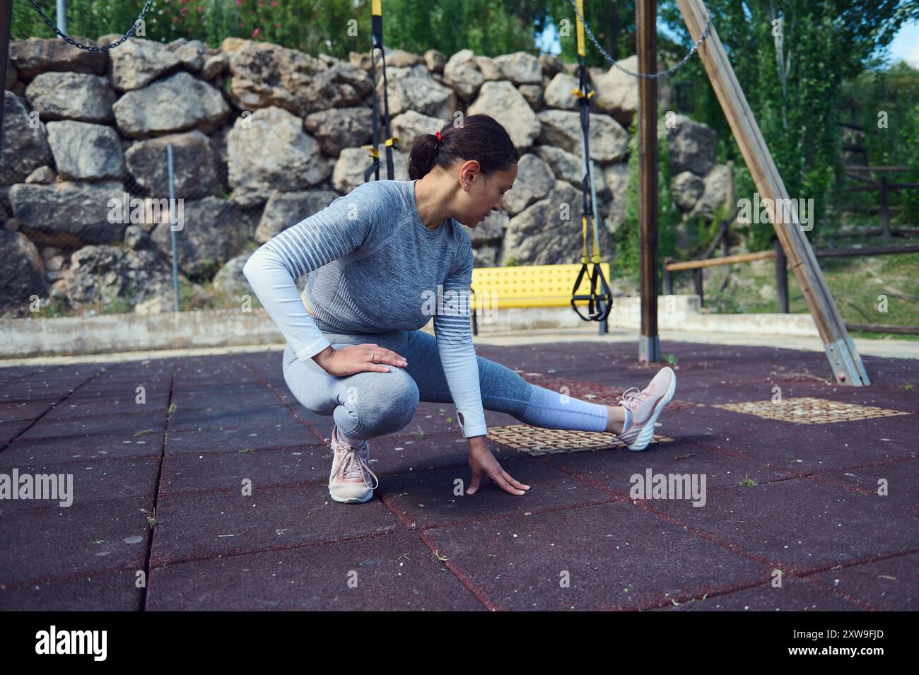 Exercise mat crouch hi-res stock photography and images - Alamy