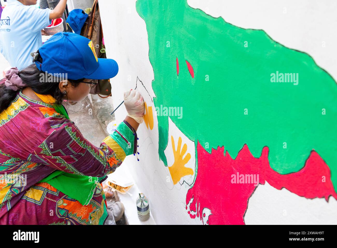 Narayanganj, Dhaka, Bangladesh. 19th Aug, 2024. Students paint graffiti on a wall to make the moments that happened during the revolution against the dictatorial government memorable to the public after the fall of Bangladesh's former Prime Minister Sheikh Hasina in Narayanganj, Bangladesh. They depict powerful messages, rebel poetry, and artistic expression to inspire change and elevate the spirit of the community. Nobel laureate Muhammad Yunus was sworn in as the head of Bangladesh's interim government on 8 August 2024 after Sheikh Hasina resigned from her position and fled the country on 5 Stock Photo