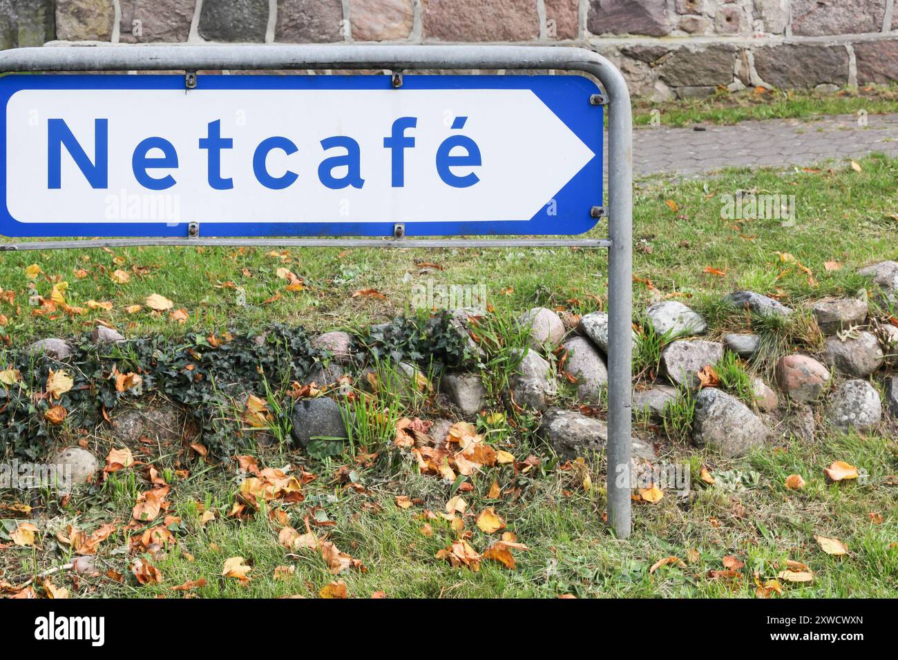 Mobile hotspot road sign hi-res stock photography and images - Alamy