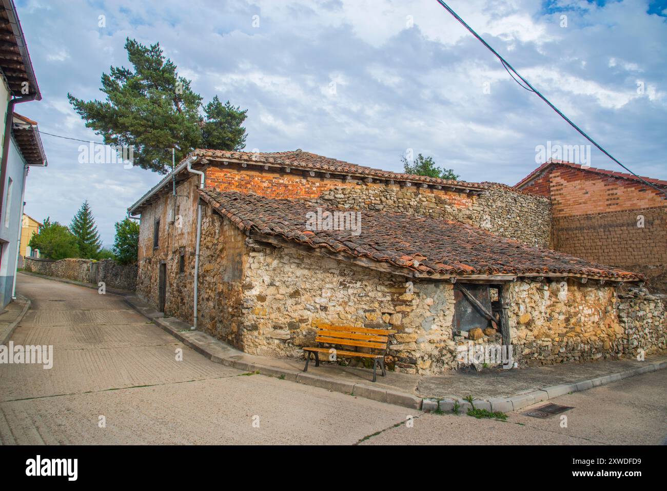 Casa abandonada en españa hi-res stock photography and images - Alamy