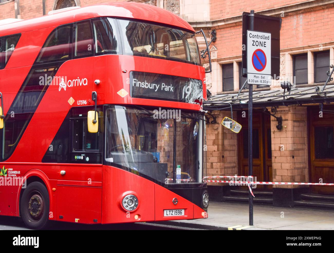 London, UK. 19th August 2024. Damage on the number 19 bus which crashed into Palace Theatre in London's West End. Credit: Vuk Valcic/Alamy Live News Stock Photo