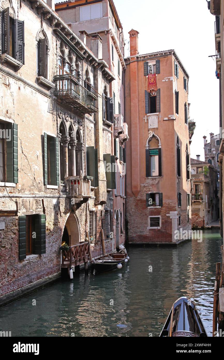 Narrow canals of venice hi-res stock photography and images - Alamy