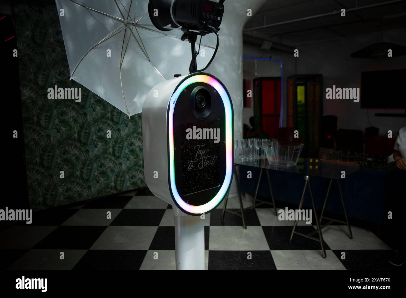 Merchandise booth hi-res stock photography and images - Alamy