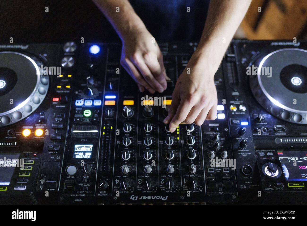 Cdjs hi-res stock photography and images - Alamy